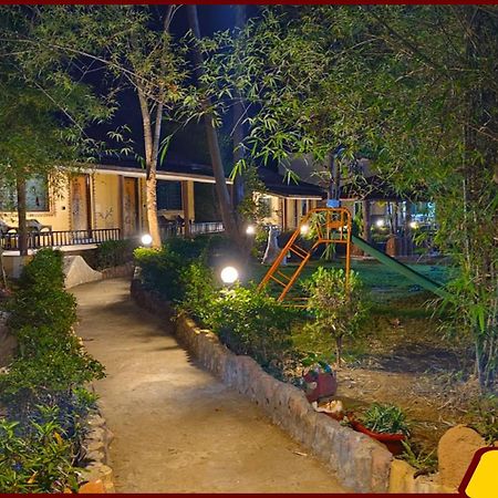 Kanha Resort Buitenkant foto